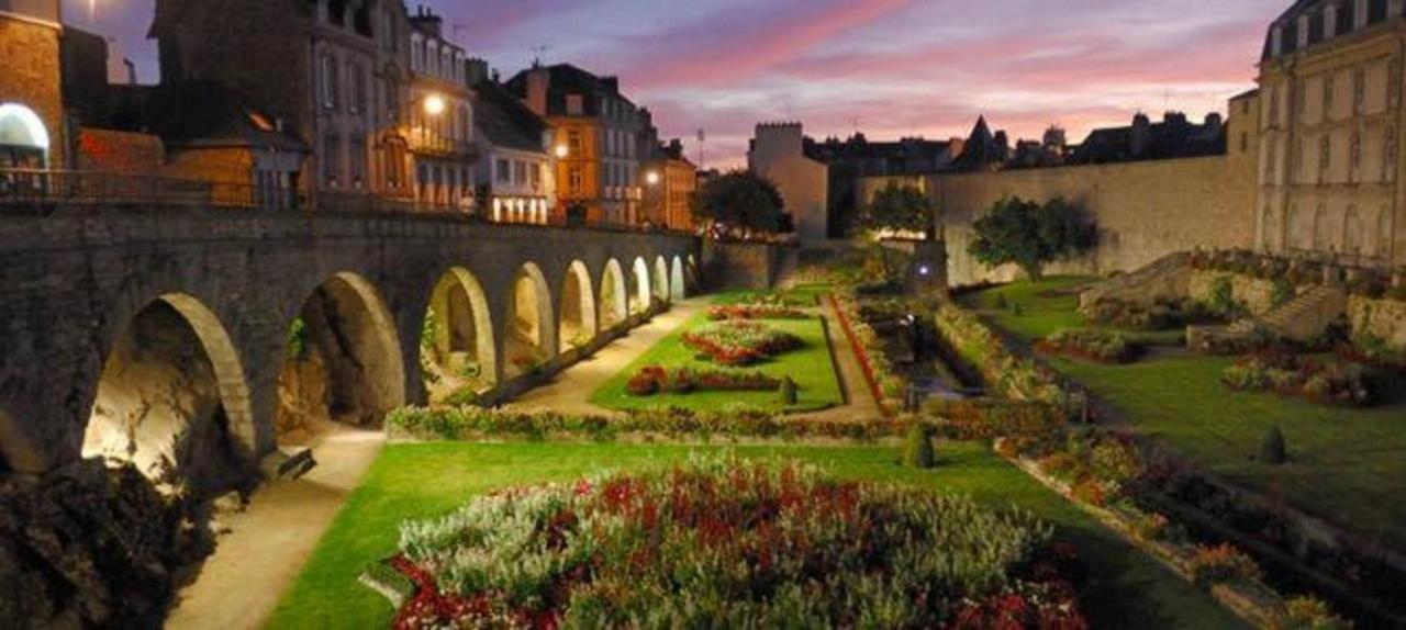 Kyriad Prestige Vannes Centre-Palais Des Arts Zewnętrze zdjęcie